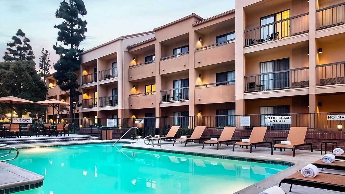 El Segundo Resort | Always a Great Idea To Unwind! Close to El Segundo Beach, Pets are Allowed