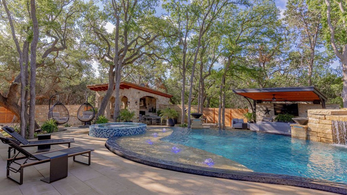 Austin House | Always on My Mind: Luxury Retreat Near Austin To Gathe, Relax & Explore