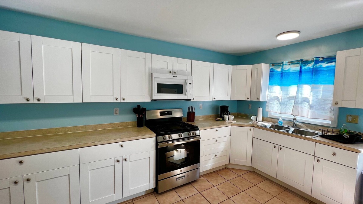 Treasure Cay House | Aly's Hideaway 2-Bdrm with Dock Slip - Green Turtle Cay