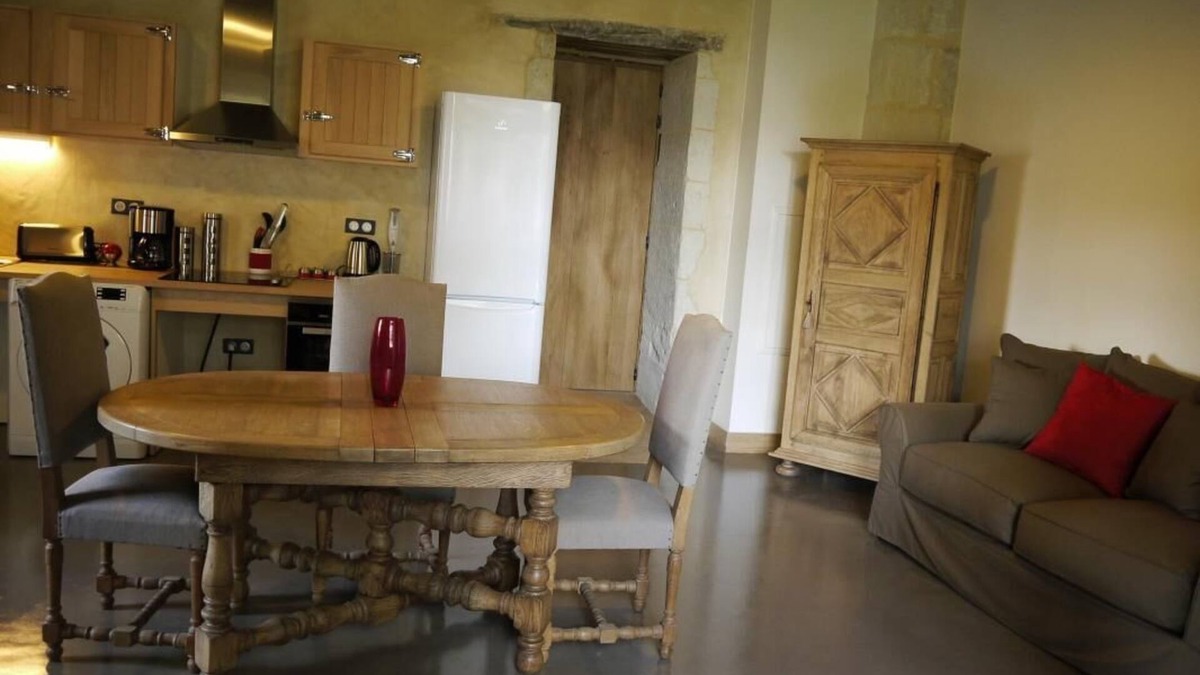 Monts-sur-Guesnes House | Aménagé dans le Château, le gîte Brilhac est accessible à tous