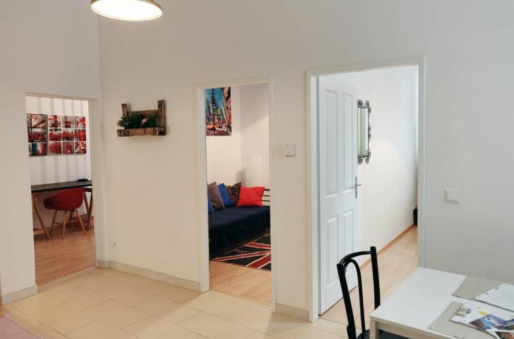 Nikolsdorf Apartment | AMADEUS - tram station to the OPERA 2 mins away