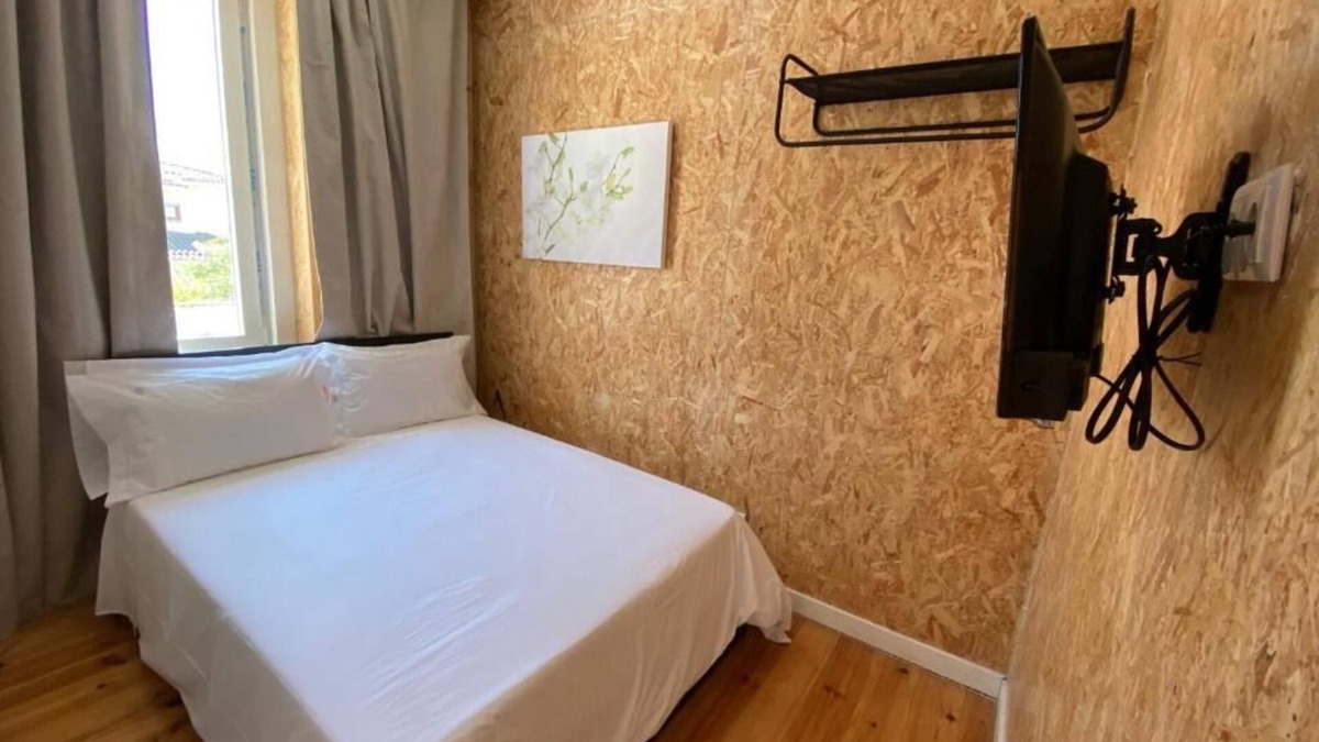 Reboleira House | Amadora Boutique Hostel