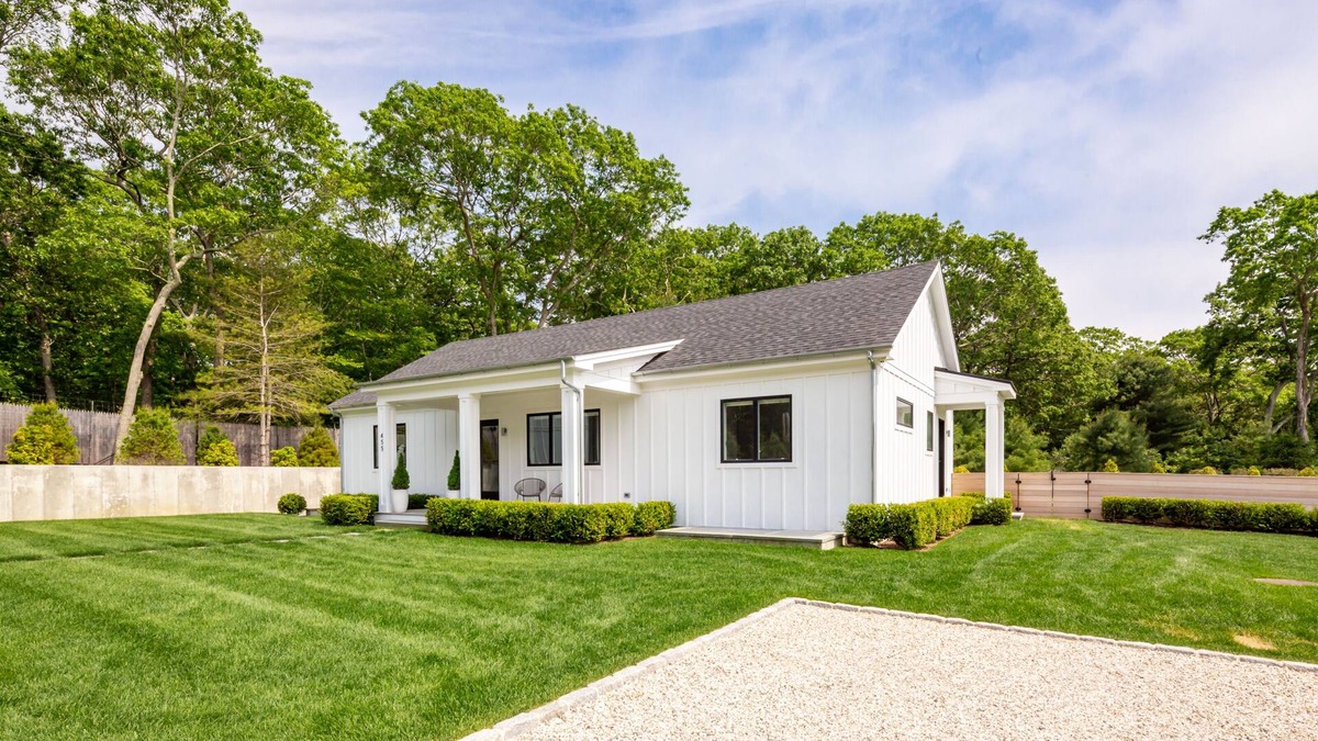 Amagansett North House | Amagansett Gated and Private Modern Ranch
