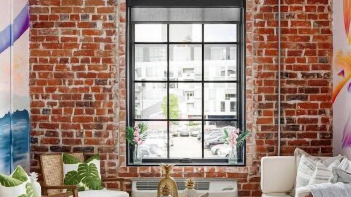Golden Triangle Apartment | Amanda Wolf Art Suite 210
