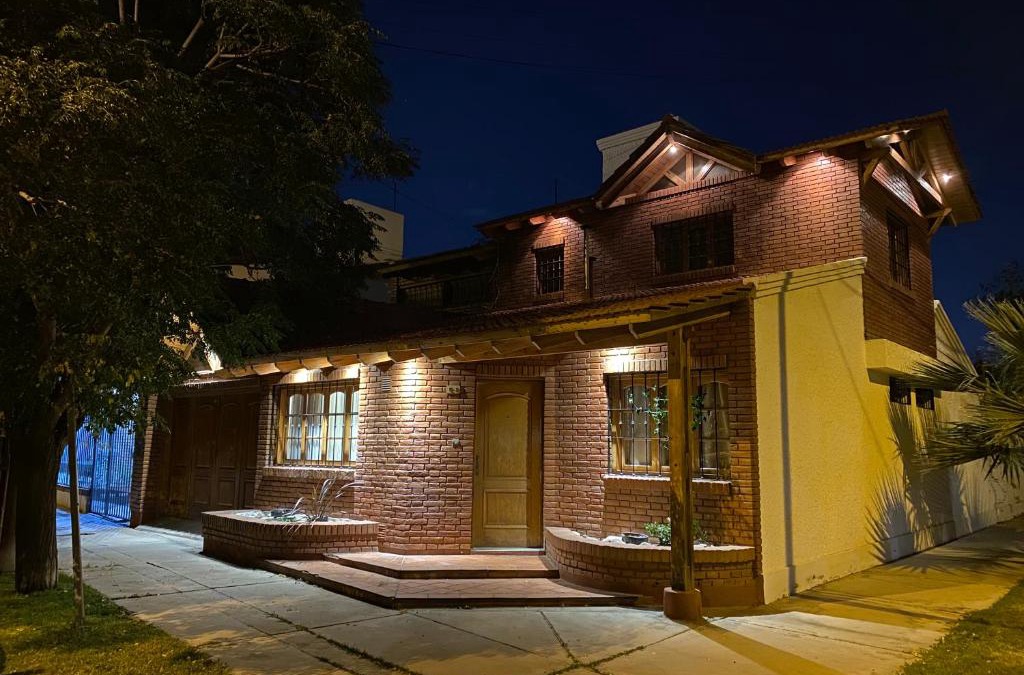 Mendoza House | Amanecer de Oro