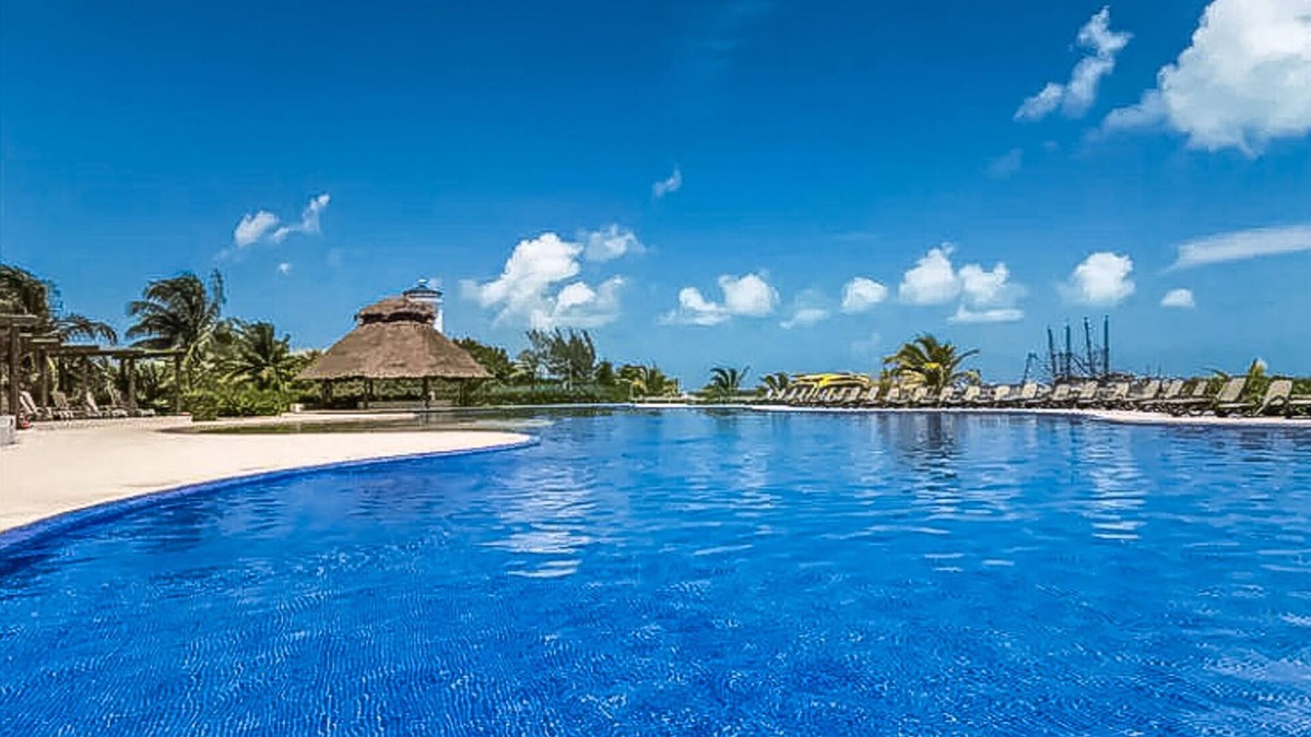 Jimenez Apartment | AMARA Beachfront Apartments by The Sea