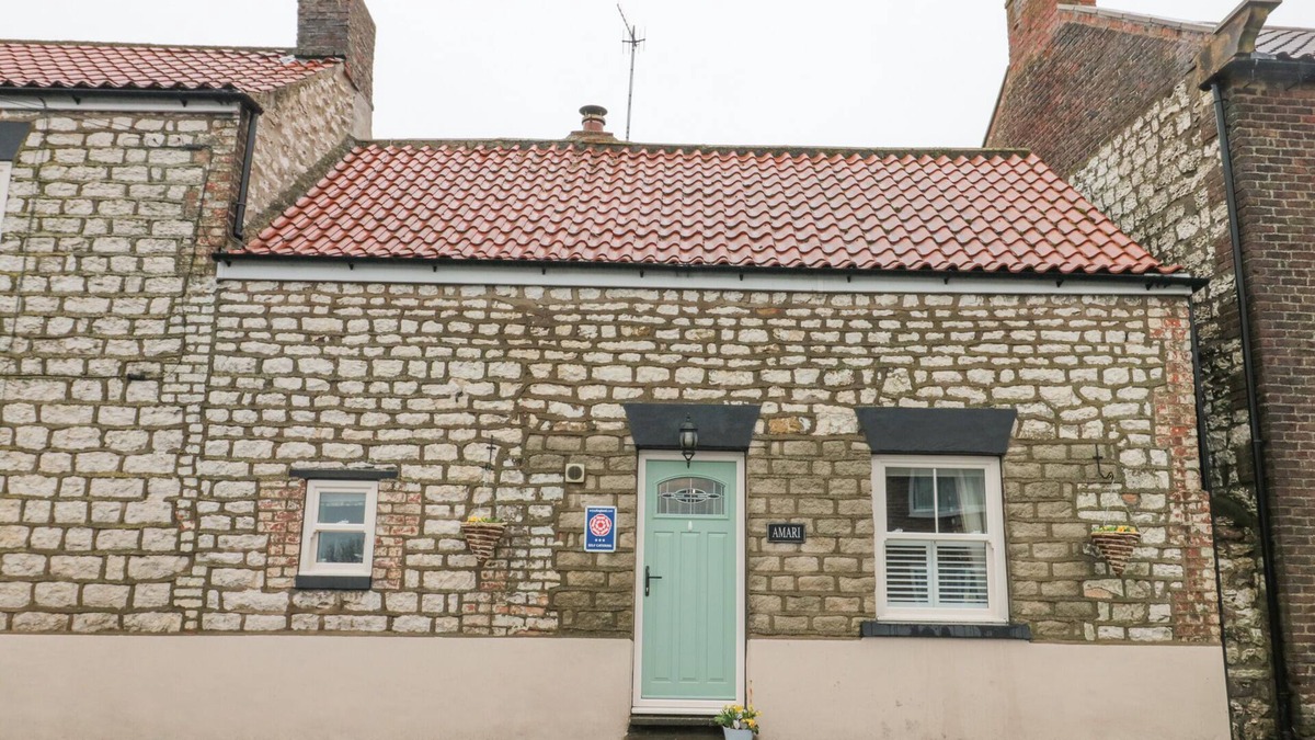 Folkton Cottage | AMARI, pet friendly, with a garden in Staxton