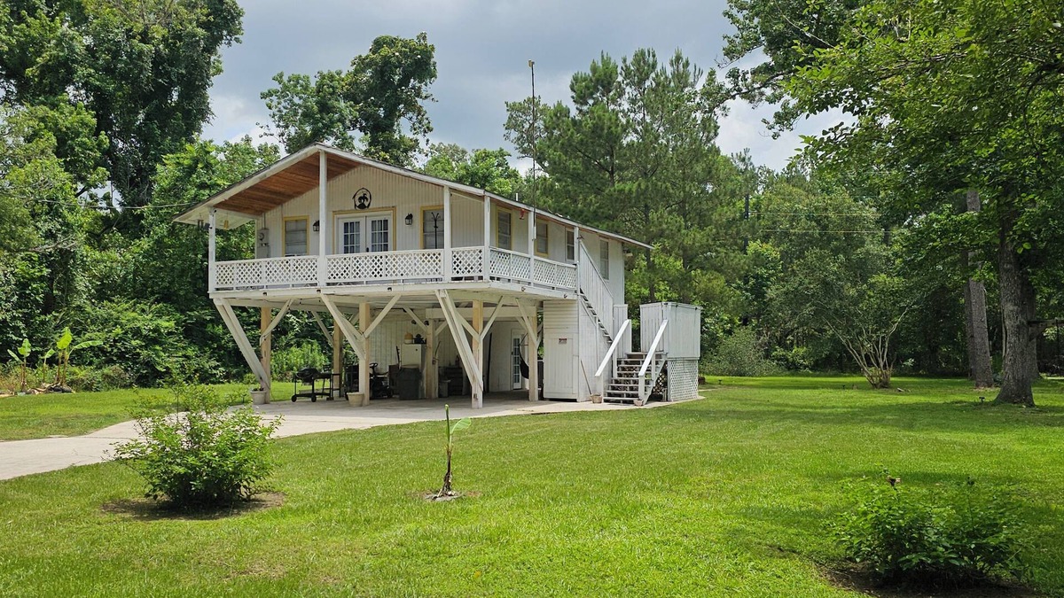 Barrett Cabin | Amarilla Casita By The River