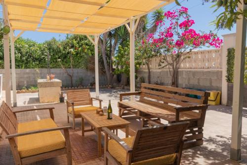 Granelli House | Amaris Mango Seafront Villa