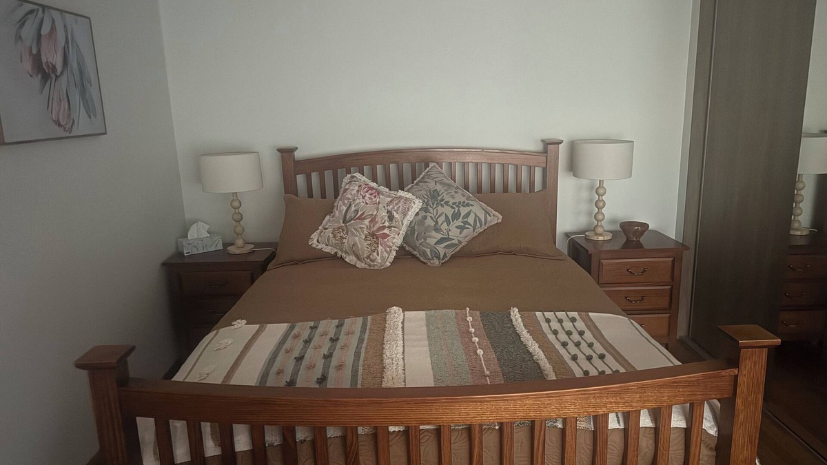Collinsvale Other | Amaroo with a view set on a 50 acre hobby farm . Modern Deluxe Queen Studio.