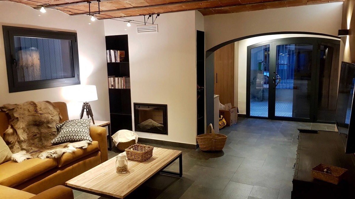 Tremp Villa | Amaroq Explorers Base Camp