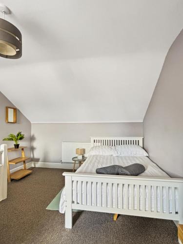 Grantham Apartment | Amaya Five - Newly renovated - Very spacious - Sleeps 6 - Walking distance to town centre - Grantham