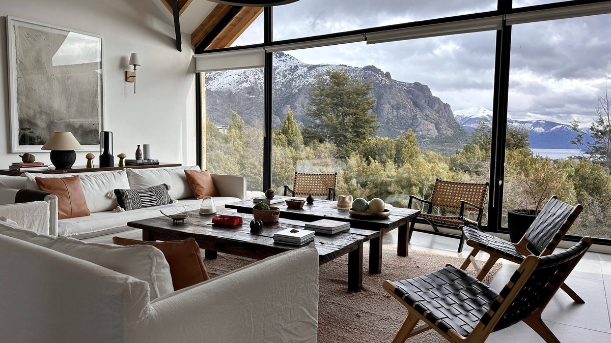 San Carlos de Bariloche House | Amazing house in Arelauquen with lake & mountain views full of light