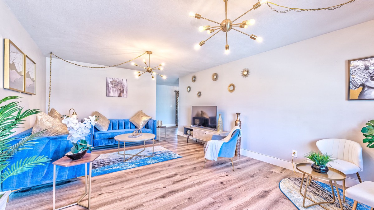 Winchester House | Amazing 1 story Villa 3min to Convention center 5 min to the strip large pool