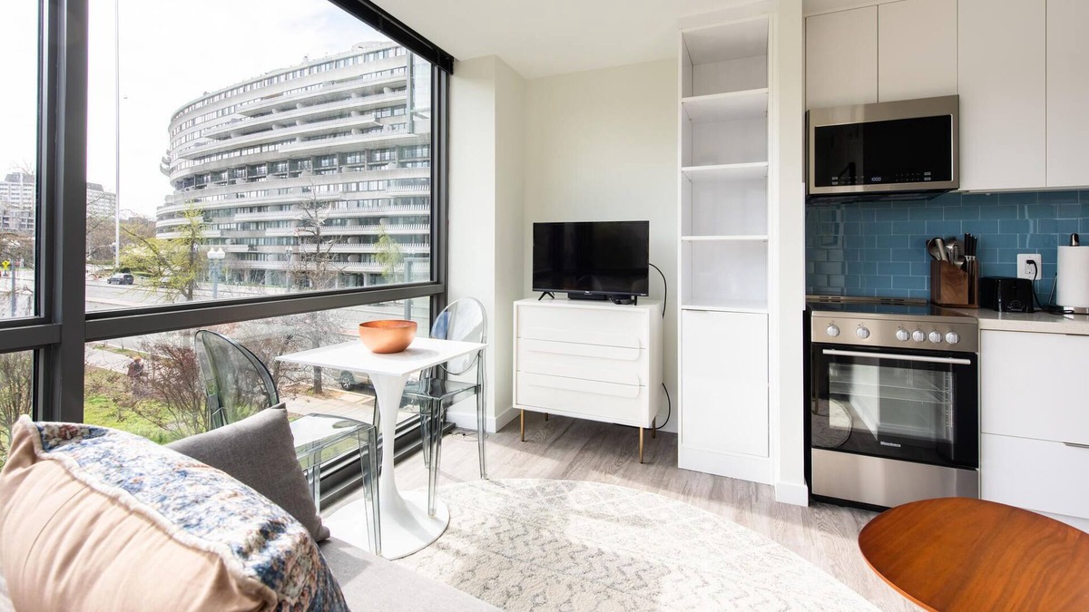 Foggy Bottom Apartment | Amazing 1BR in The Boathouse w/ Concierge + Gym