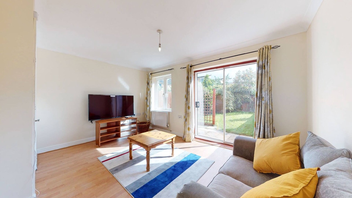 Evelyn House | Amazing 2 Bed House w/Private Parking & Private Garden