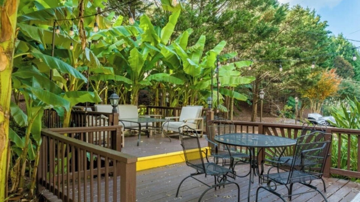 Great Lakes Apartment | Amazing 2 Bed room, close to everything with AC, WiFi. Low cleaning fee, view