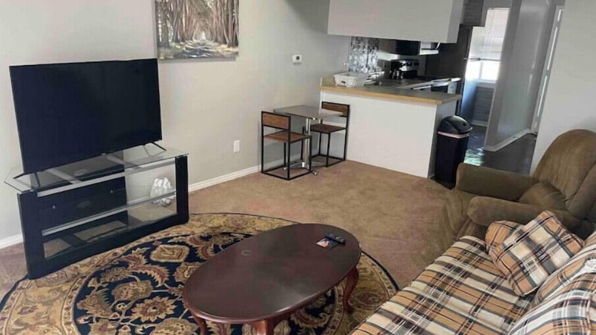 Bryant Apartment | Amazing 2 Bedroom/1 Bath Apartment #B - Heart of Bryant, AR