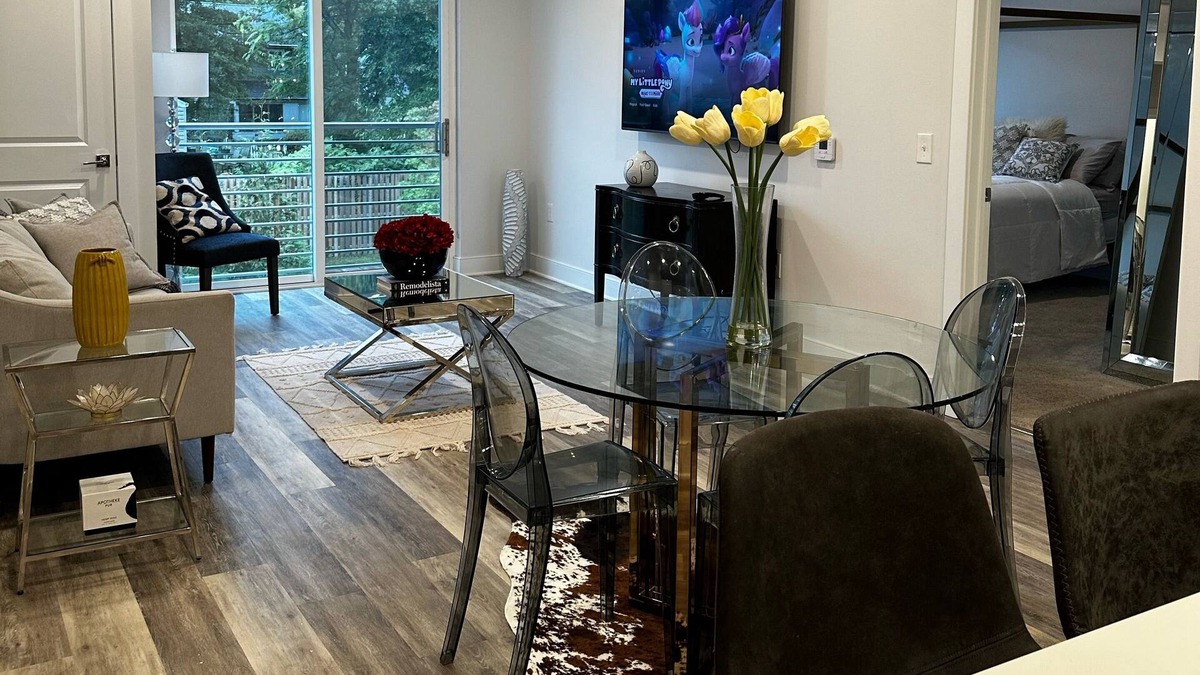 Plainfield Apartment | Amazing 2 bedroom/2 bathroom with bonus office space!!