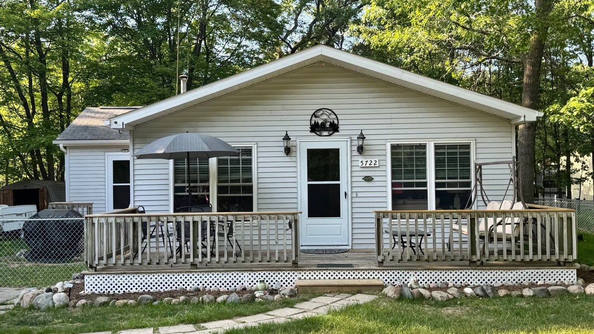 Caseville House | Amazing 2 bedroom house 0.25 miles from the beach