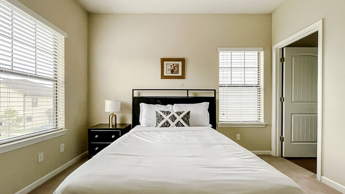 Stillwater Apartment | Amazing 2BD/2.5BA + Gym - Stillwater