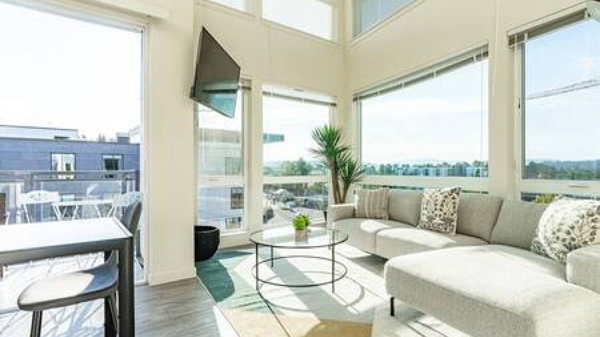 Downtown House | Amazing! 2BR | 2BTH Loft in Redmond | Sleeps 5