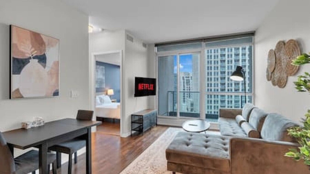 Niagara Hotel | Amazing 2BR - Pool|Gym|Sauna|Hot Tub|Free Parking|CN Tower View