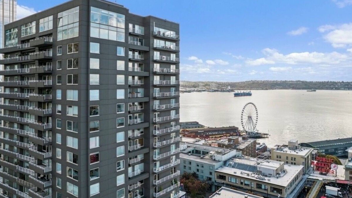 Belltown Condo | Amazing 3 bed condo for 6, downtown with view of Sound, pool, sauna and hot-tub