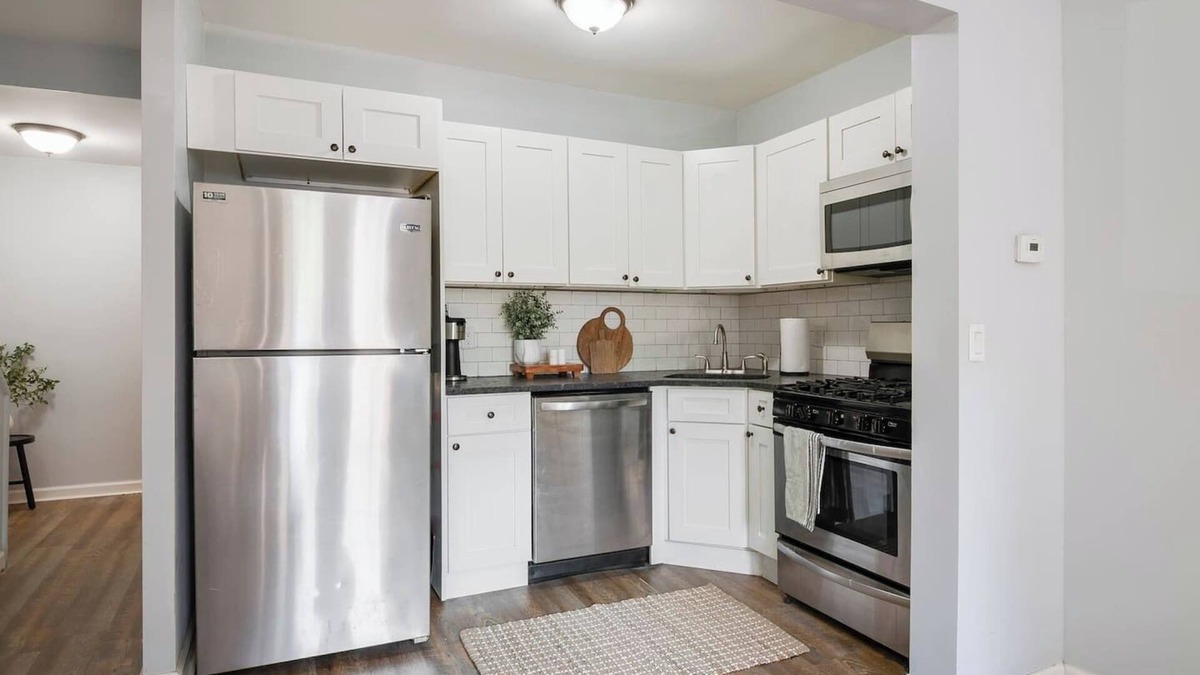 Bloomfield Apartment | Amazing 3 Bedroom in Bloomfield! Steps to Downtown
