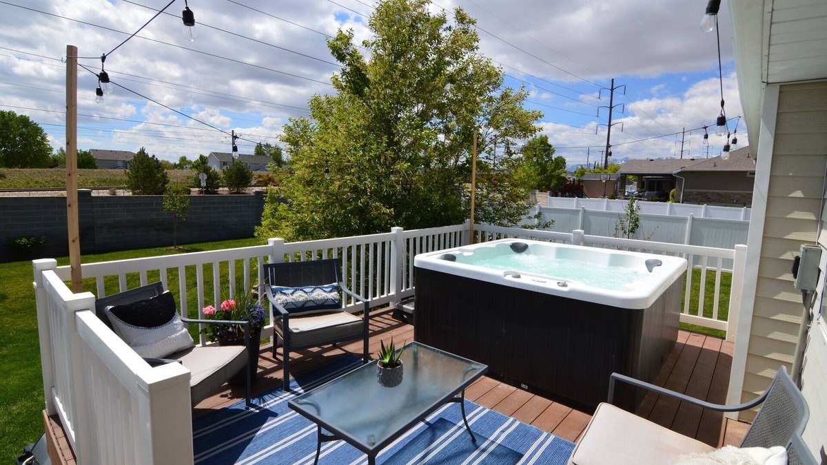 West Jordan House | Amazing 3 Bedrooms/2 Bathrooms home with PRIVATE HOT TUB!
