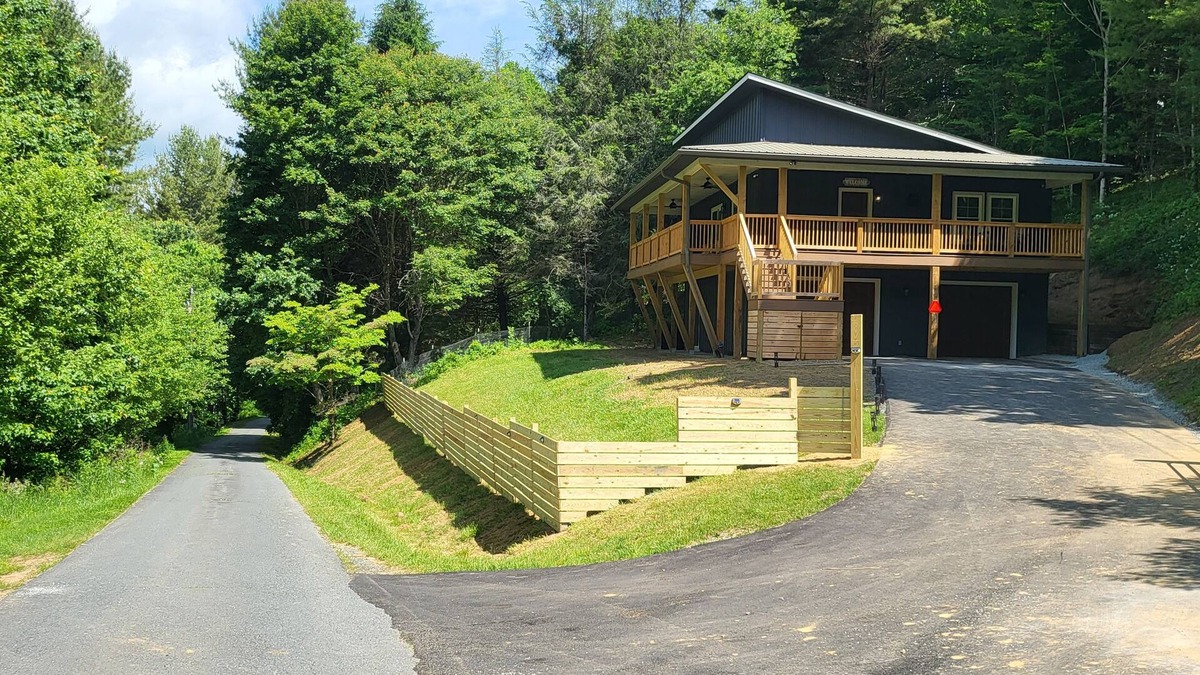 Boone Cabin | Amazing 3BR 3BA Boone Hideaway-Newer Built