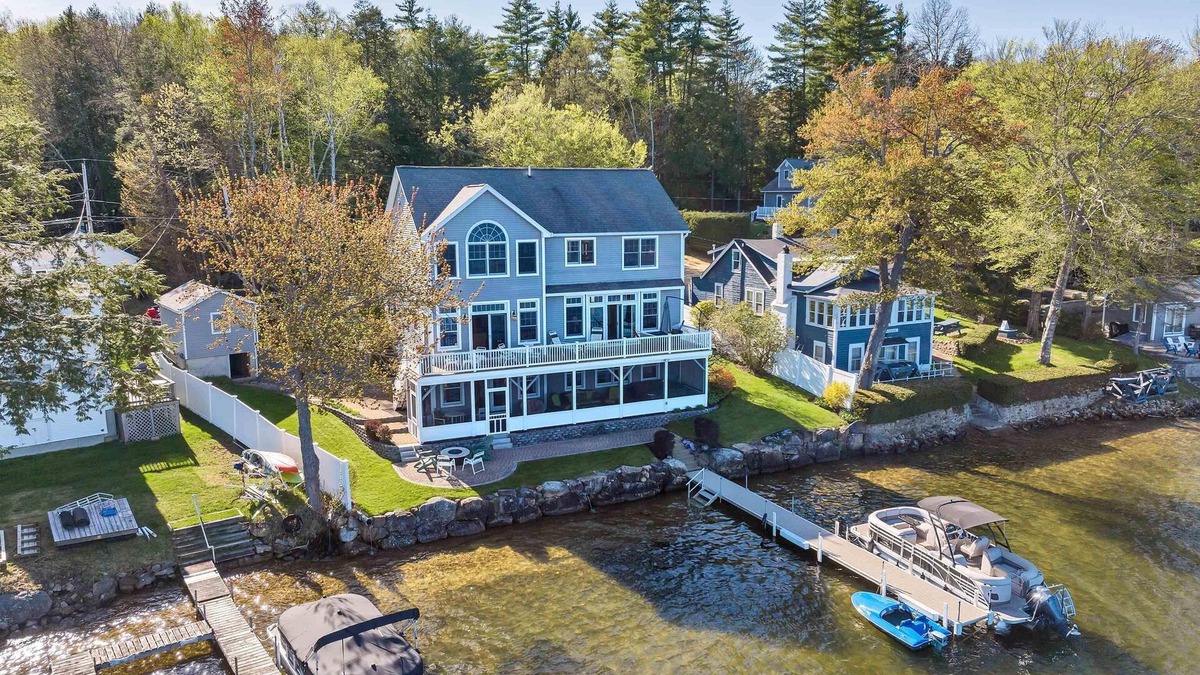 Laconia House | Amazing 4 bed/4 bath home right on Lake Winnisquam w terrific views, hot tub