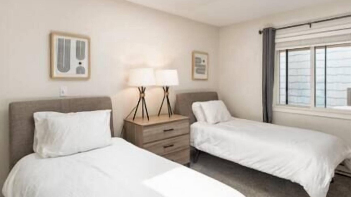 Downtown Apartment | Amazing 4 Bedroom Aspen Core Condo, Pool, Hot Tub