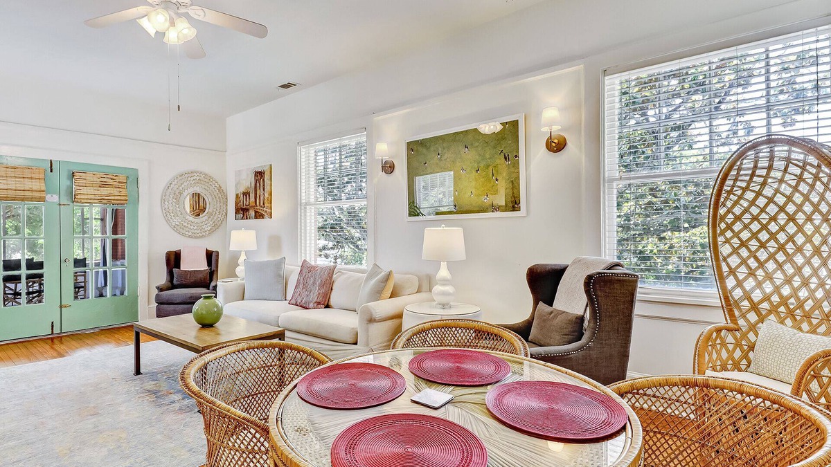 Thomas Square Apartment | Amazing 4 Bedroom Home | Heated Pool Access