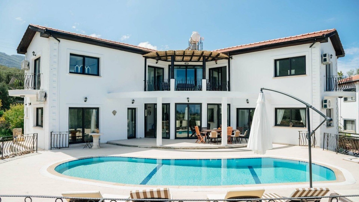 Karavas Villa | Amazing 4 bedroom villa with incredible views