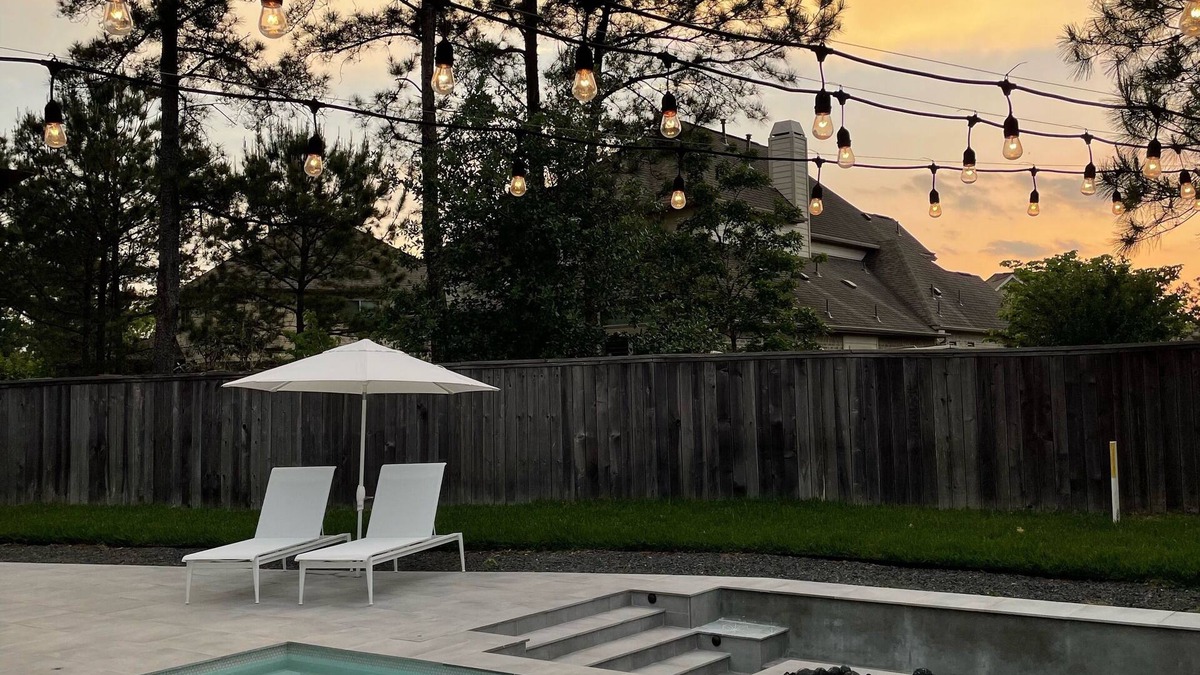 Tomball House | AMAZING 4 BR home w NEW pool & sunken fire pit!