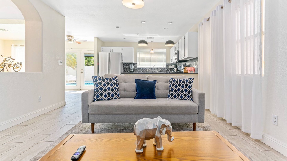 Summerlin House | Amazing 5 BDR house W/ Heated Pool*, near the Strip.
