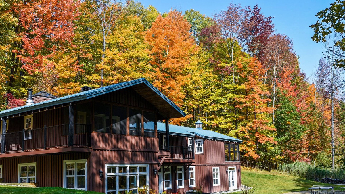 North Hatley Ski Chalet | Amazing 5 bedroom cottage in beautiful North Hatley