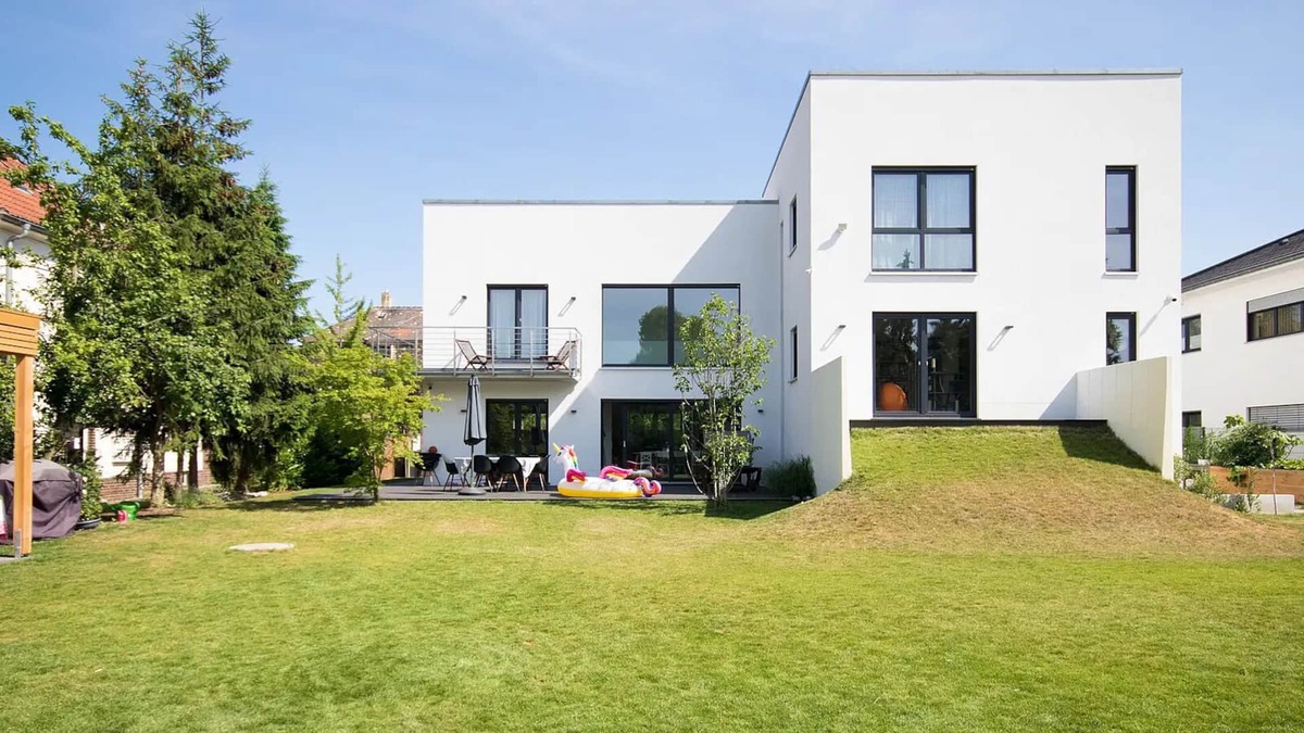 Markkleeberg Villa | Amazing 5 Bedroom Designer Bauhaus - 5 Mins from the Lake