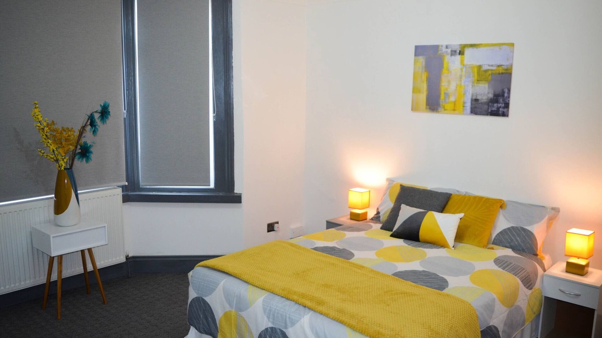 Feltham North House | Amazing 5 Bedroom Home Away From Home