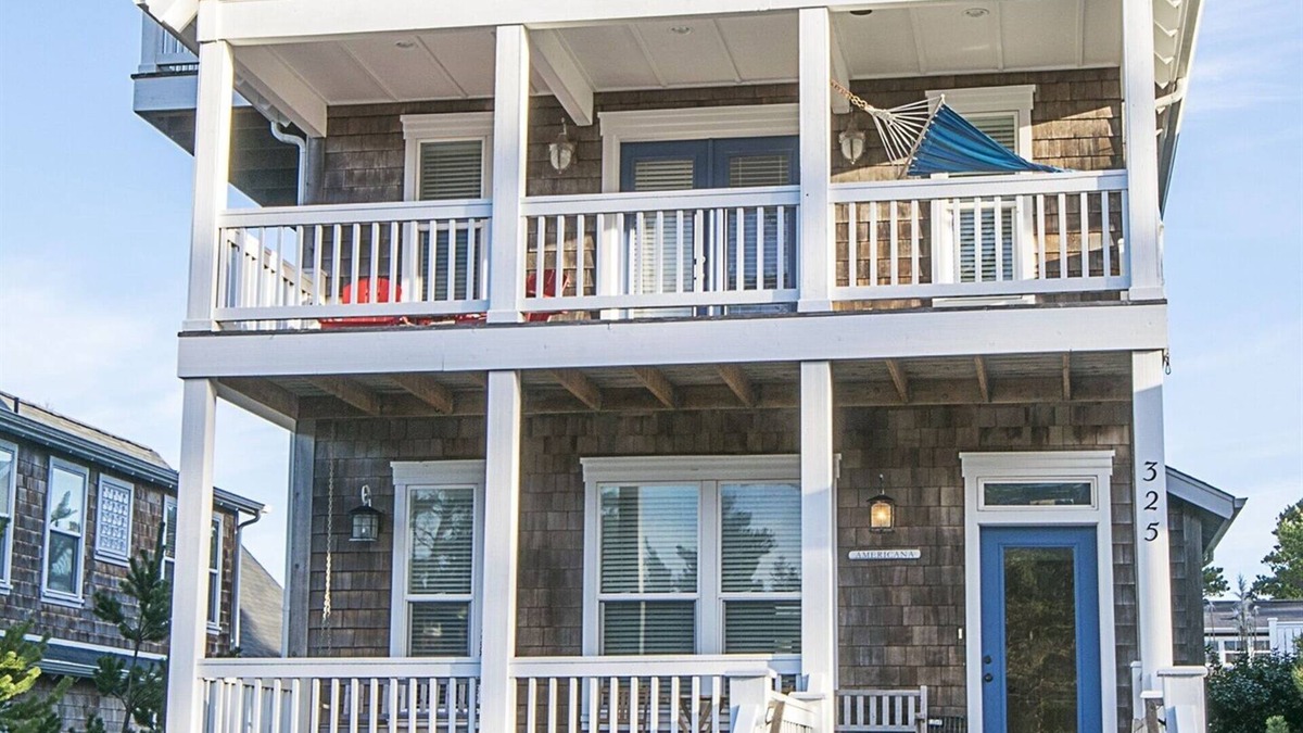 Lincoln Beach Cottage | Amazing 5 BR | 2 Masters w/Kings | Bikes | HotTub