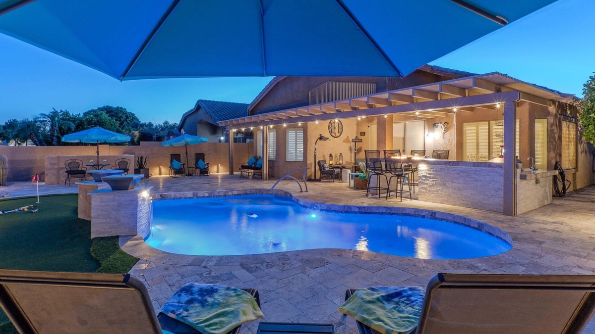 Arrowhead Ranch House | AMAZING: 50+ 7 Day Min, Pvt Htd POOL, Putt Green, Pool Table, Hikers/Bikers/Golfers Oasis