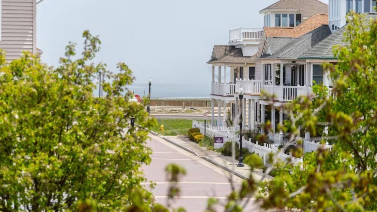 Atlantic City House | AMAZING! 5BR Luxury beach house, steps to Casinos, beach,Boardwalk, Pet Friendly