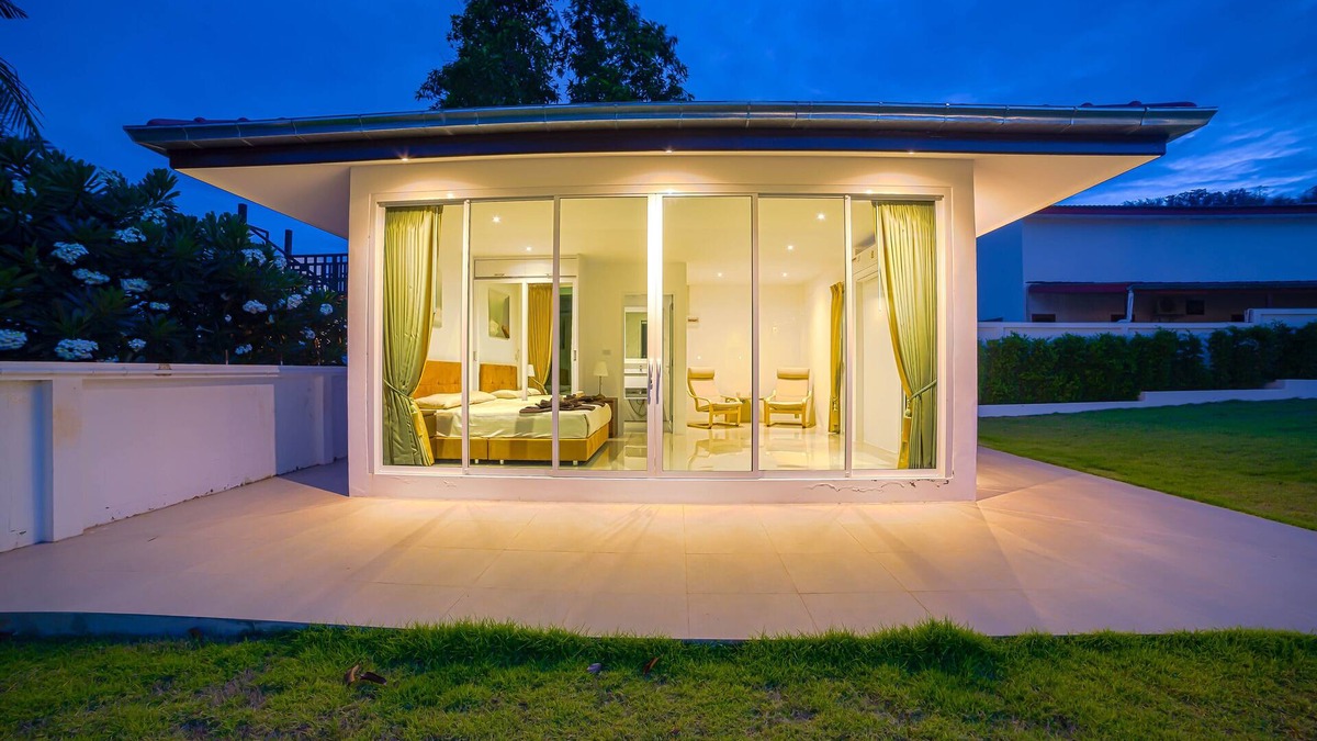 Khao Tao Villa | Amazing 6 Bedroom Pool Villa ED60