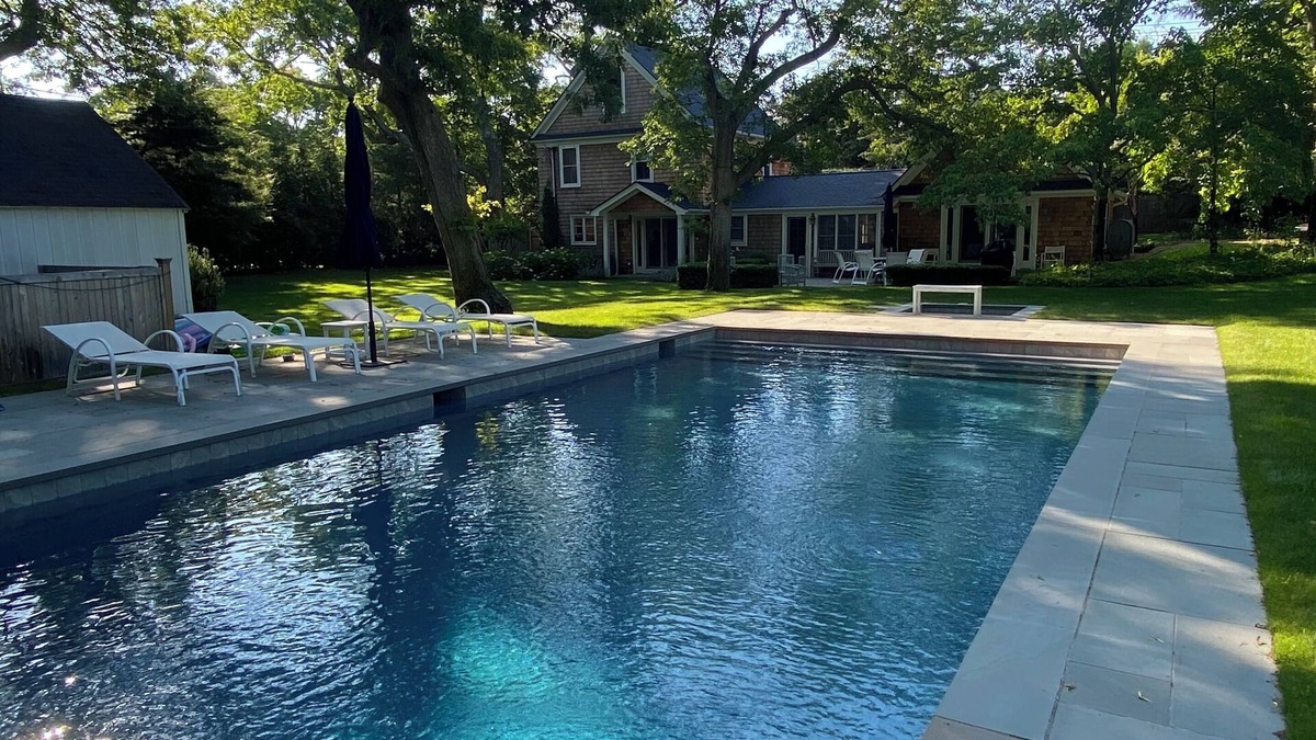 East Hampton North House | Amazing Amagansett/EH Getaway. Walk to town and Beach. Hot tub and Pool!