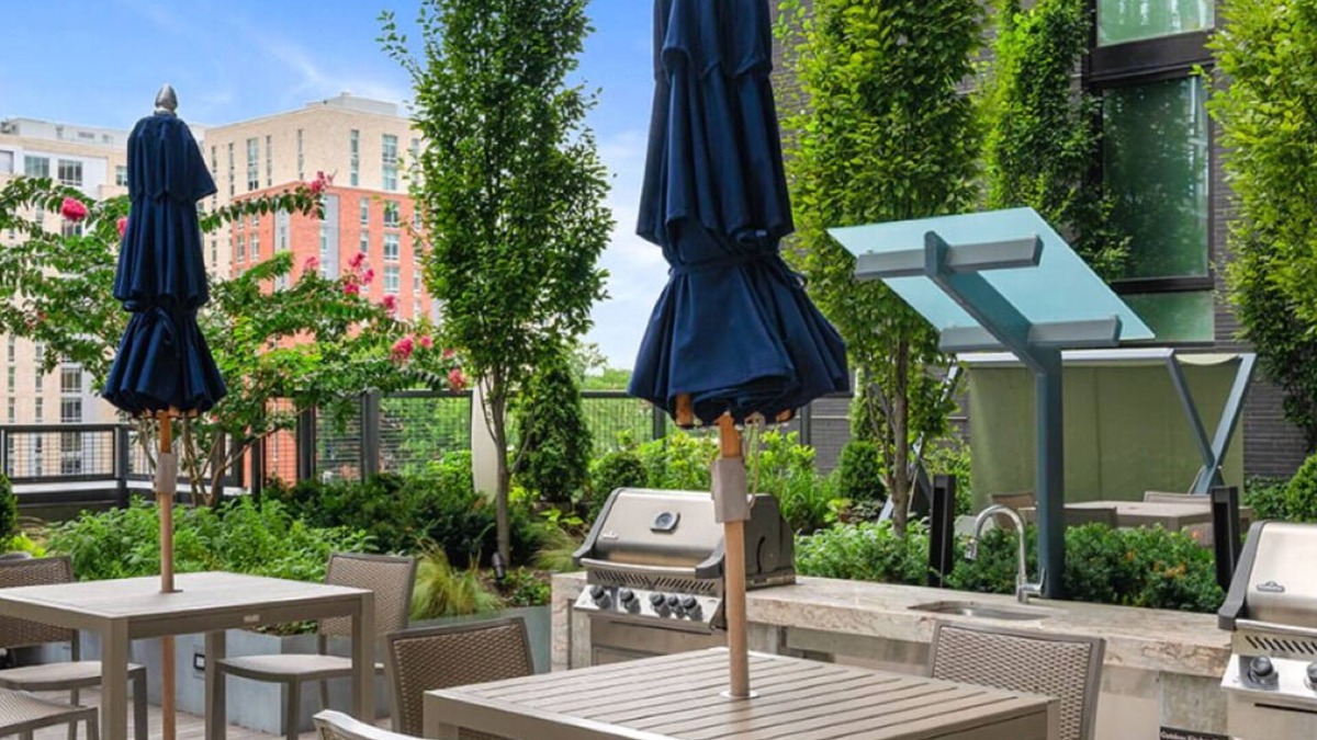 Radnor - Fort Myer Heights Apartment | Amazing Amenities 1-FREE parking included at the property! Near DC and metro.