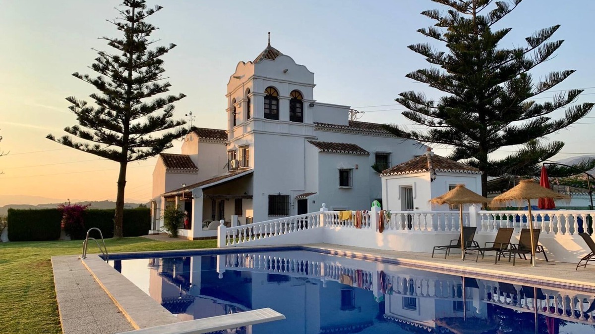 Mezquitilla House | Amazing Andalusian Villa with views to the sea