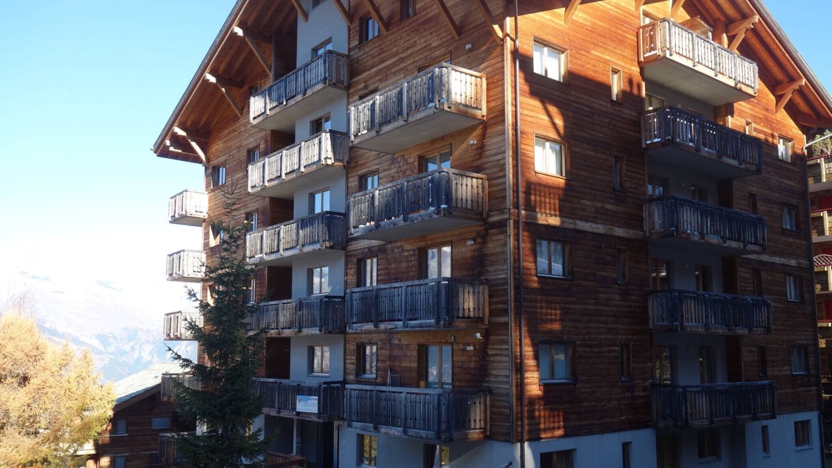 Saint-Pierre-de-Clages Apartment | Amazing Apartment With Parking