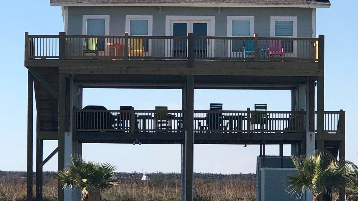 Port Bolivar House | Amazing Beach Views! Seashell Getaway, a Charming Beach Cottage!