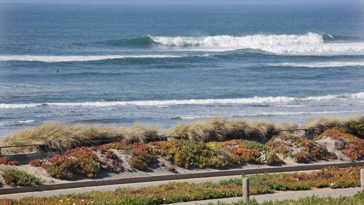 Parkside Apartment | Amazing Beachfront 3 bedroom/2 bath